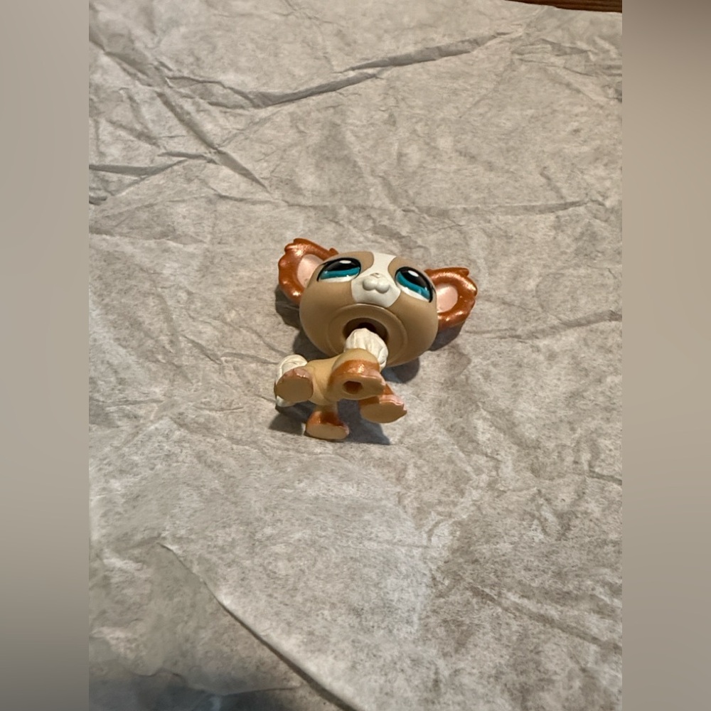 Littlest pet shop years 2005, 2007, 2009
 #50, #1082,  #1086 - Picture 4 of 9